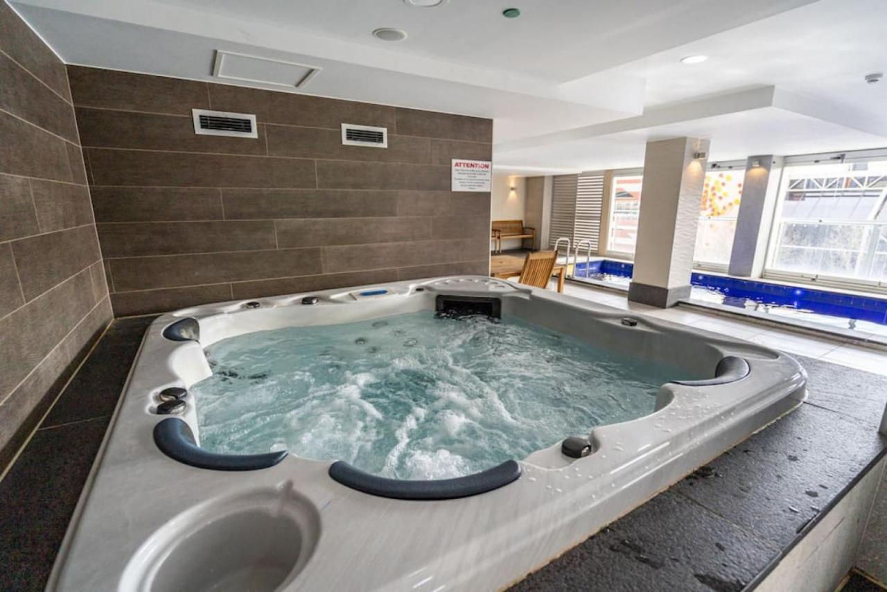 The North Star View Jacuzzi Sauna Apartment